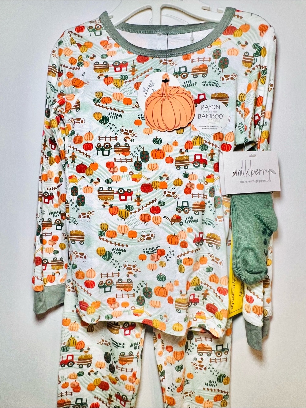Kids 4T Pumpkin Harvest Pajama Set & Socks Green & Orange Rayon from Bamboo